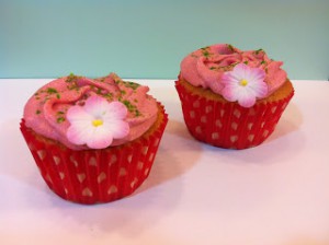 Receta Cupcakes de limón rellenos de frambuesas y frosting de frambuesas