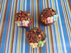 Receta Cupcakes otoñales 3: Cupcakes de chocolate rellenos de sirope de chocolate con frosting de nutella