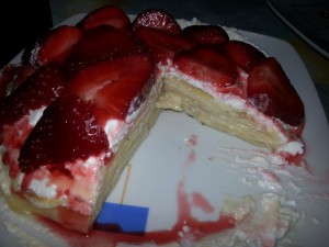 Receta Tarta de crepes, crema, nata y fresas