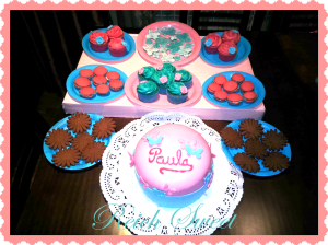 Receta Mesa dulce Paula ♥ Cupcakes de chicle, Whopies, Tarta de chocolate…