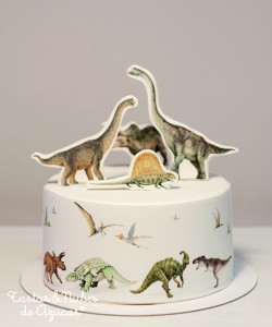 Receta Tarta  Dinosaurios, decorada con papel de azúcar sobre fondant