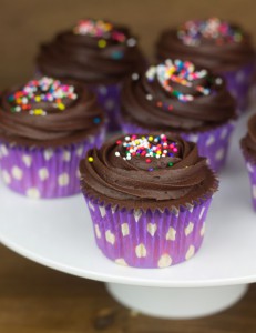 Receta Cupcakes de chocolate negro, baileys y chocolate blanco contra la Mutilación Genital Femenina