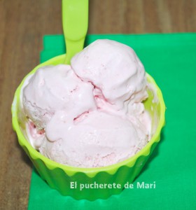 Receta HELADO DE YOGUR GRIEGO Y MERMELADA DE FRESA CASERA