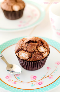 Receta Magdalenas caseras de chocolate rellenas de salsa de toffee