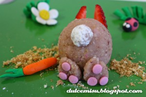 Receta Conejito de pascua de bizcocho de almendra y fresa